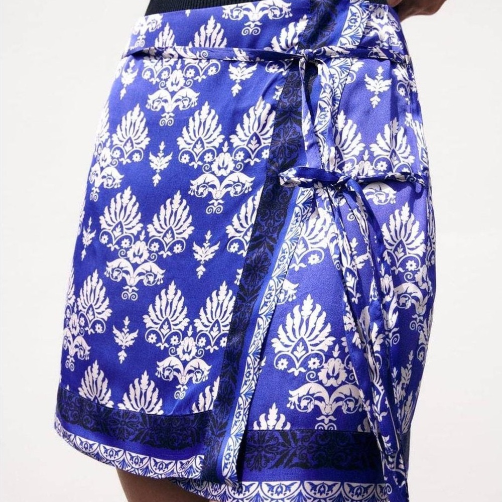 ZARA Satin Effect Paisley Mini Wrap Skirt / Sarong